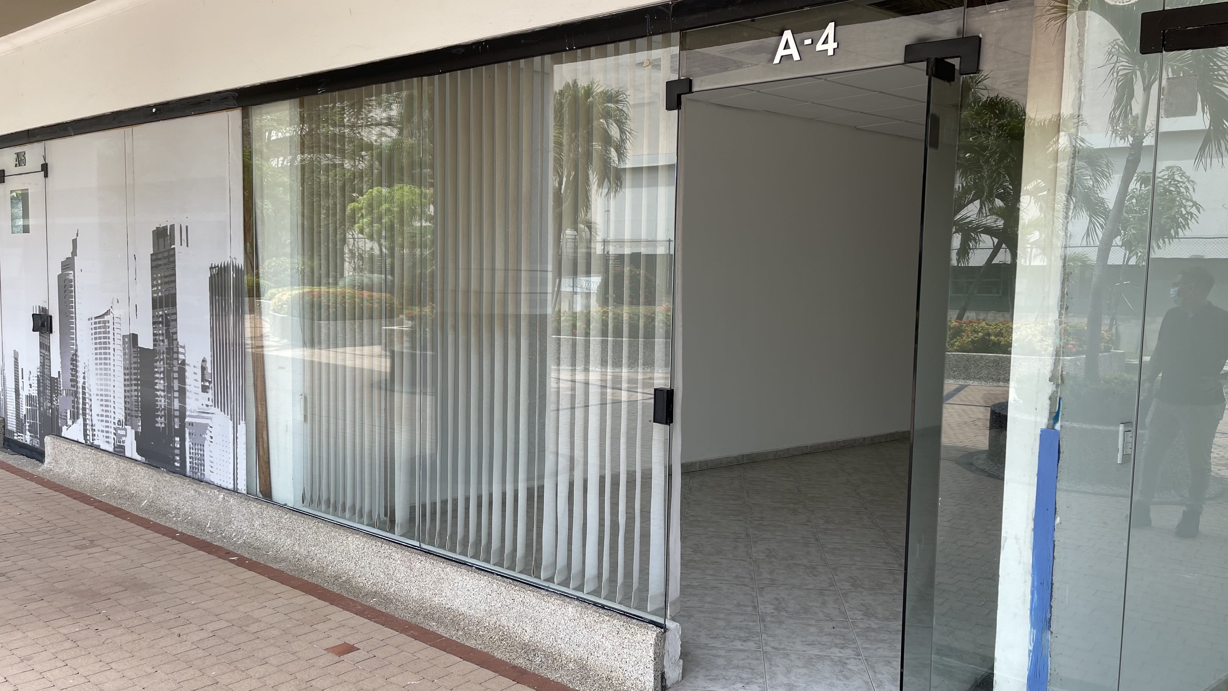 LOCAL COMERCIAL EN ARRIENDO, VILLA COUNTRY