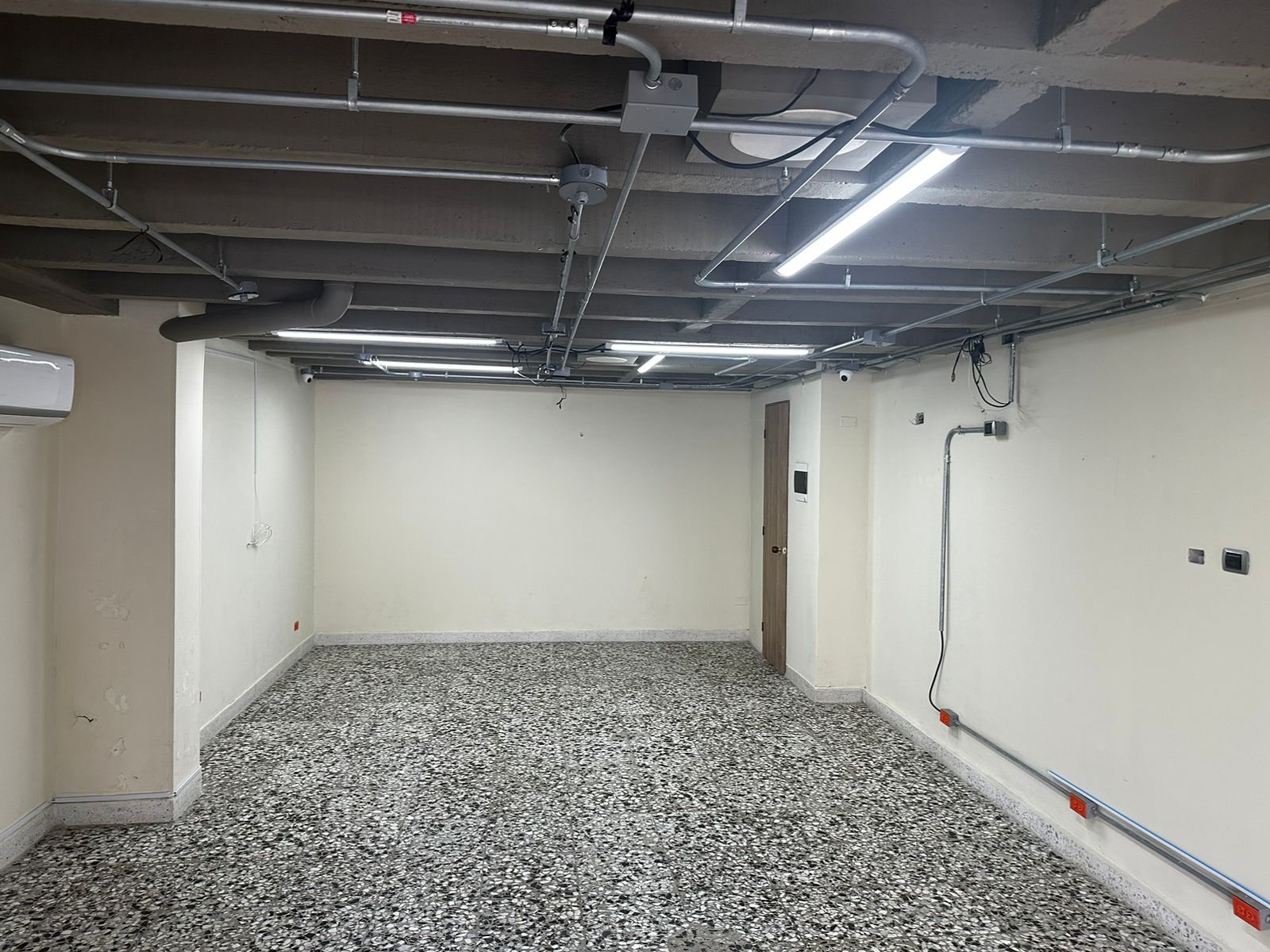 LOCAL EN ARRIENDO, BOSTON